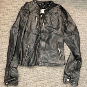 Delia’s black leather jacket